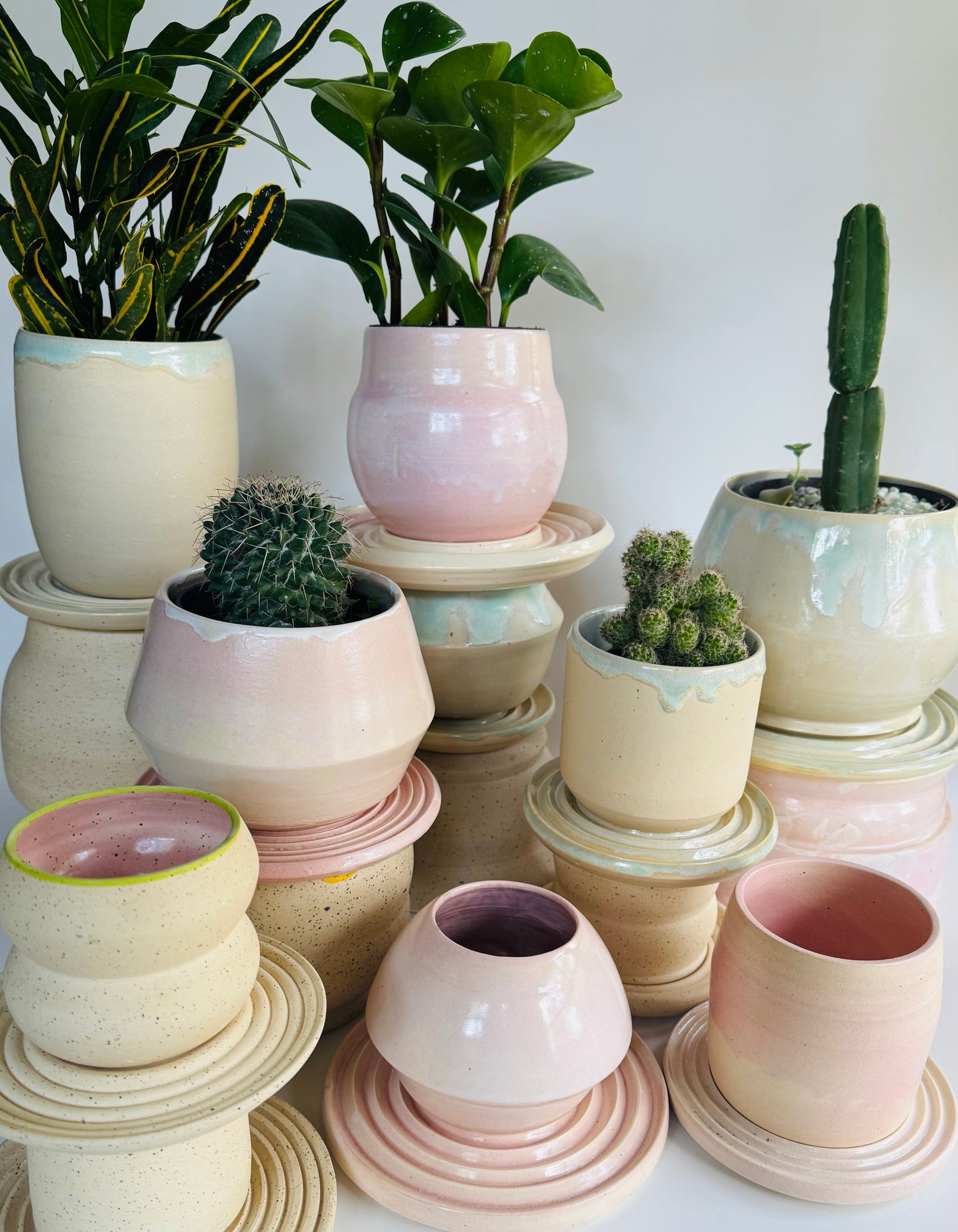 Soft Edges Hexa Planter, Moss Gloss