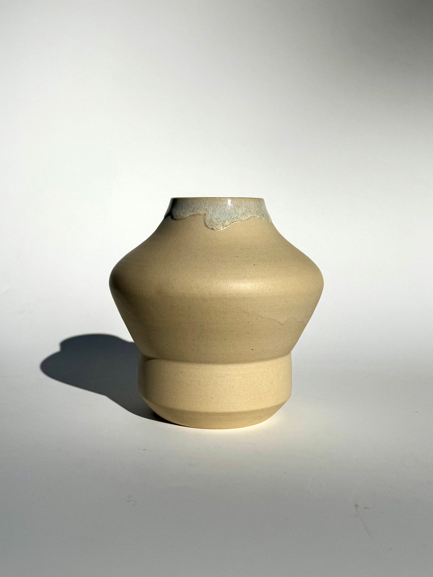 Hip Curvy Garden Vase, Moss Matte