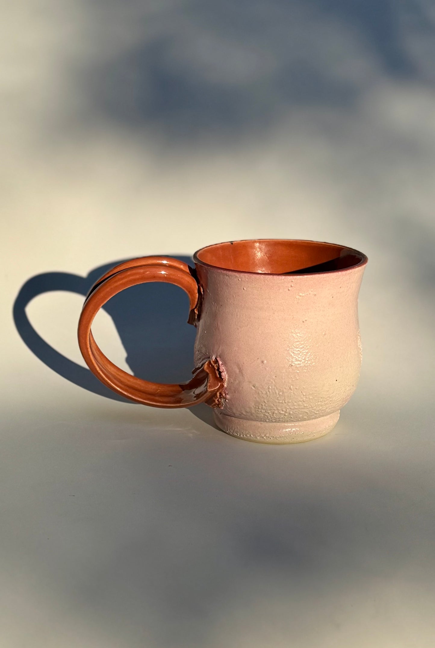 Rosy Rusty Swerve Handle Mug